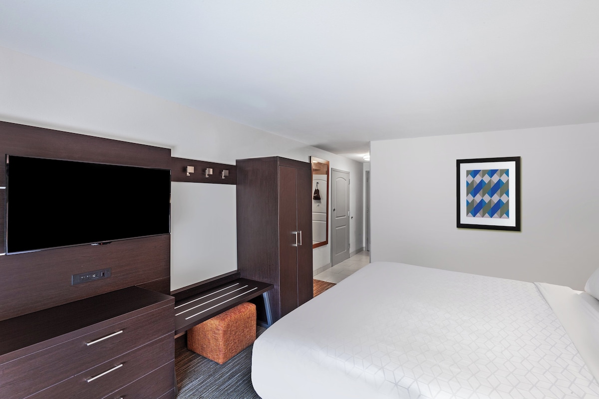 In-room safe, desk, blackout curtains, iron/ironing board