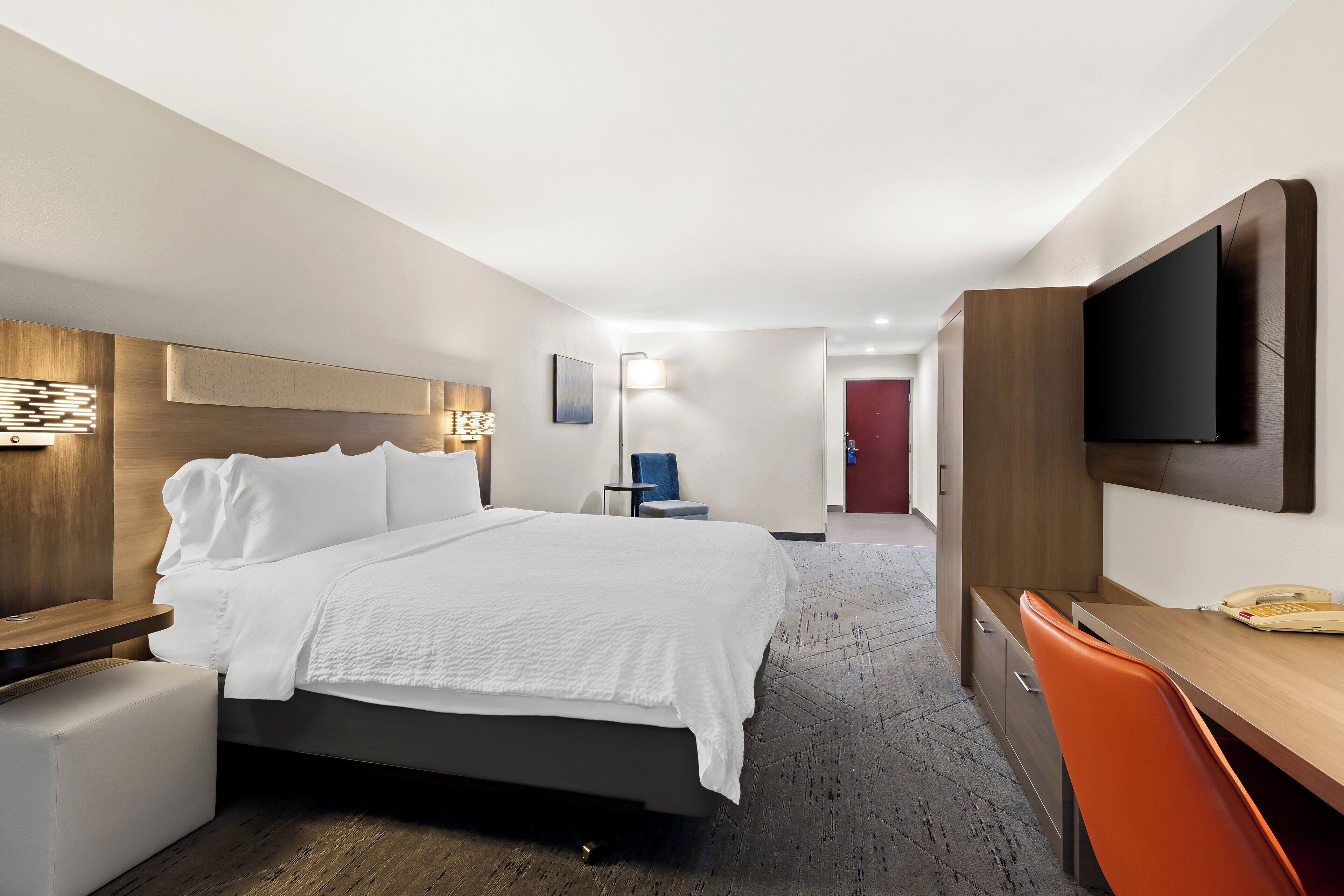 Suite, 1 King Bed, Roll-in Shower (Mobility Accessible)