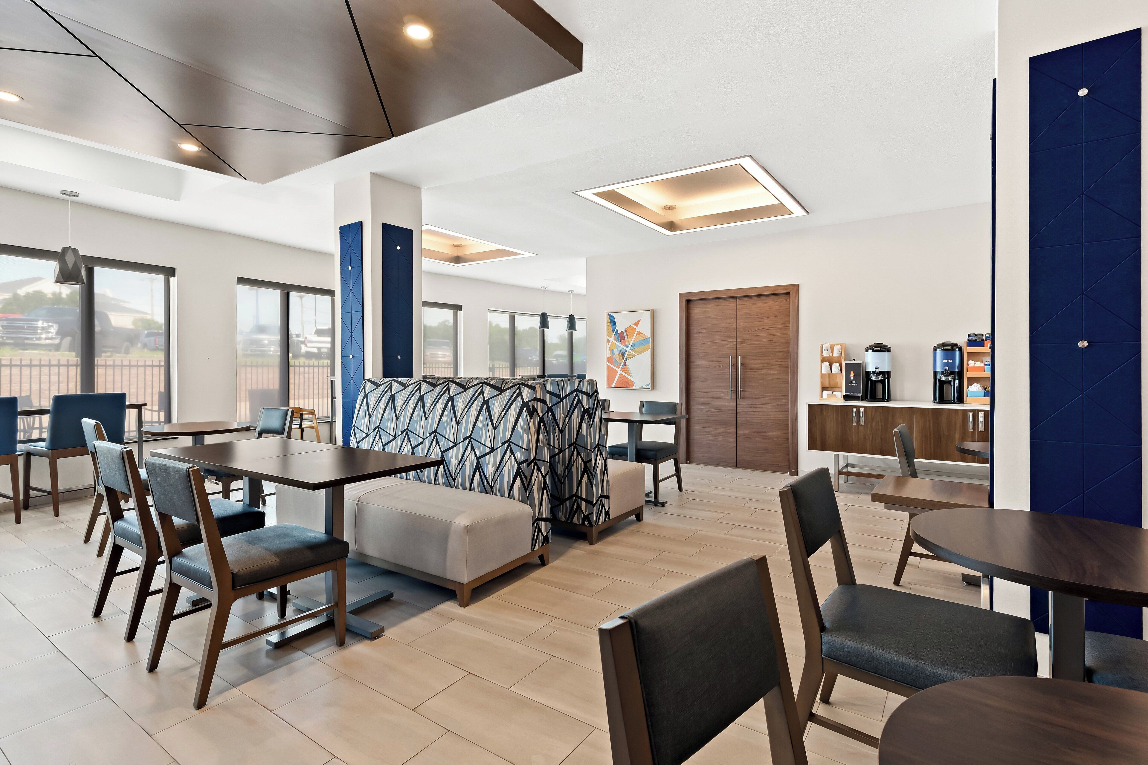 含每日吃到飽早餐