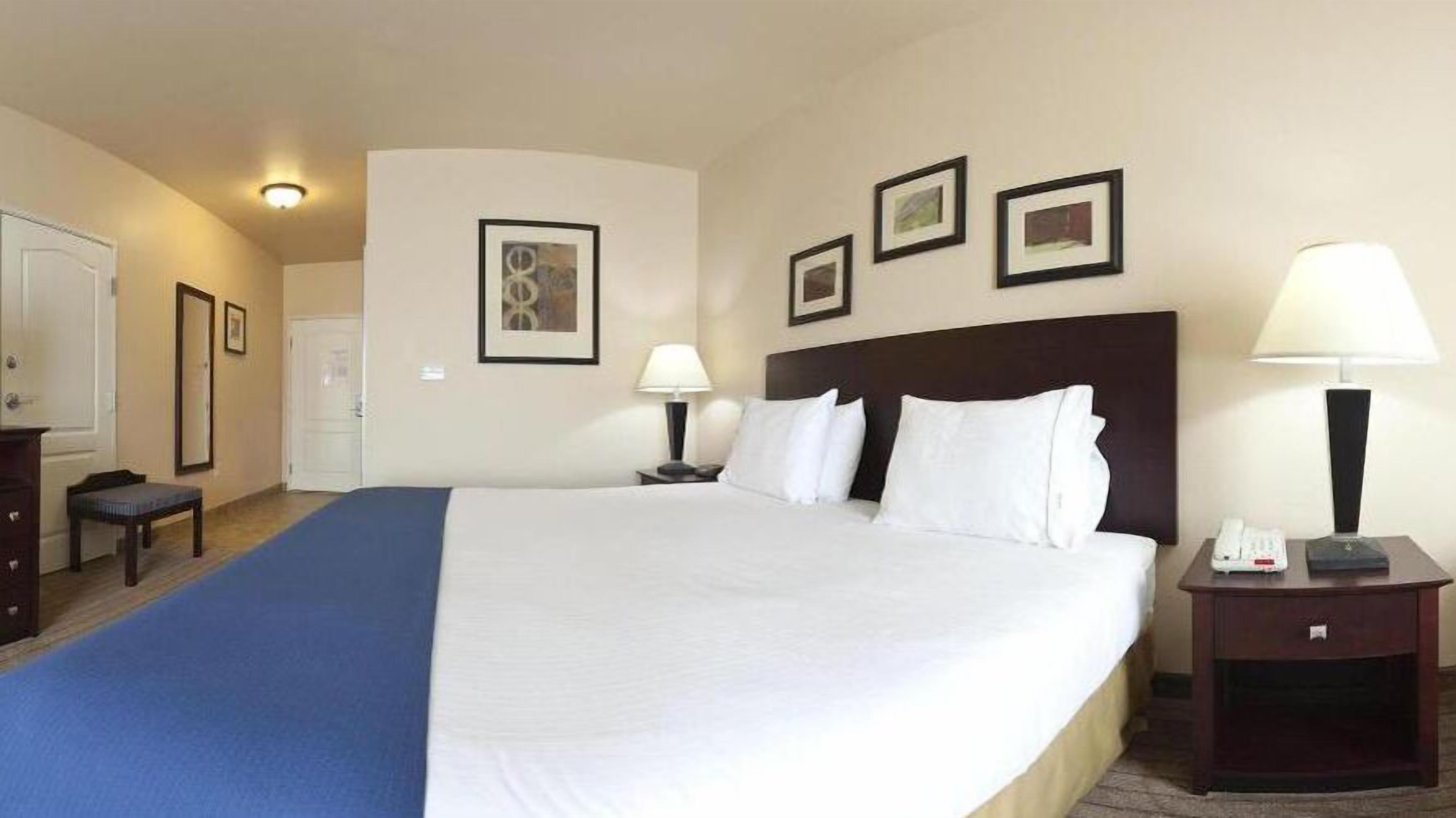 1 bedroom, in-room safe, desk, iron/ironing board