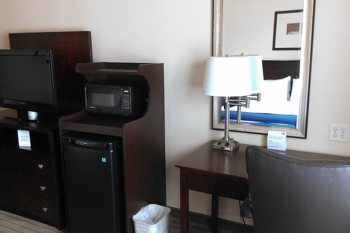 1 bedroom, in-room safe, desk, iron/ironing board