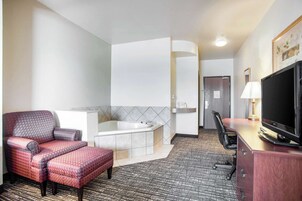 Suite, 1 King Bed, Non Smoking, Jetted Tub | Free WiFi, bed sheets