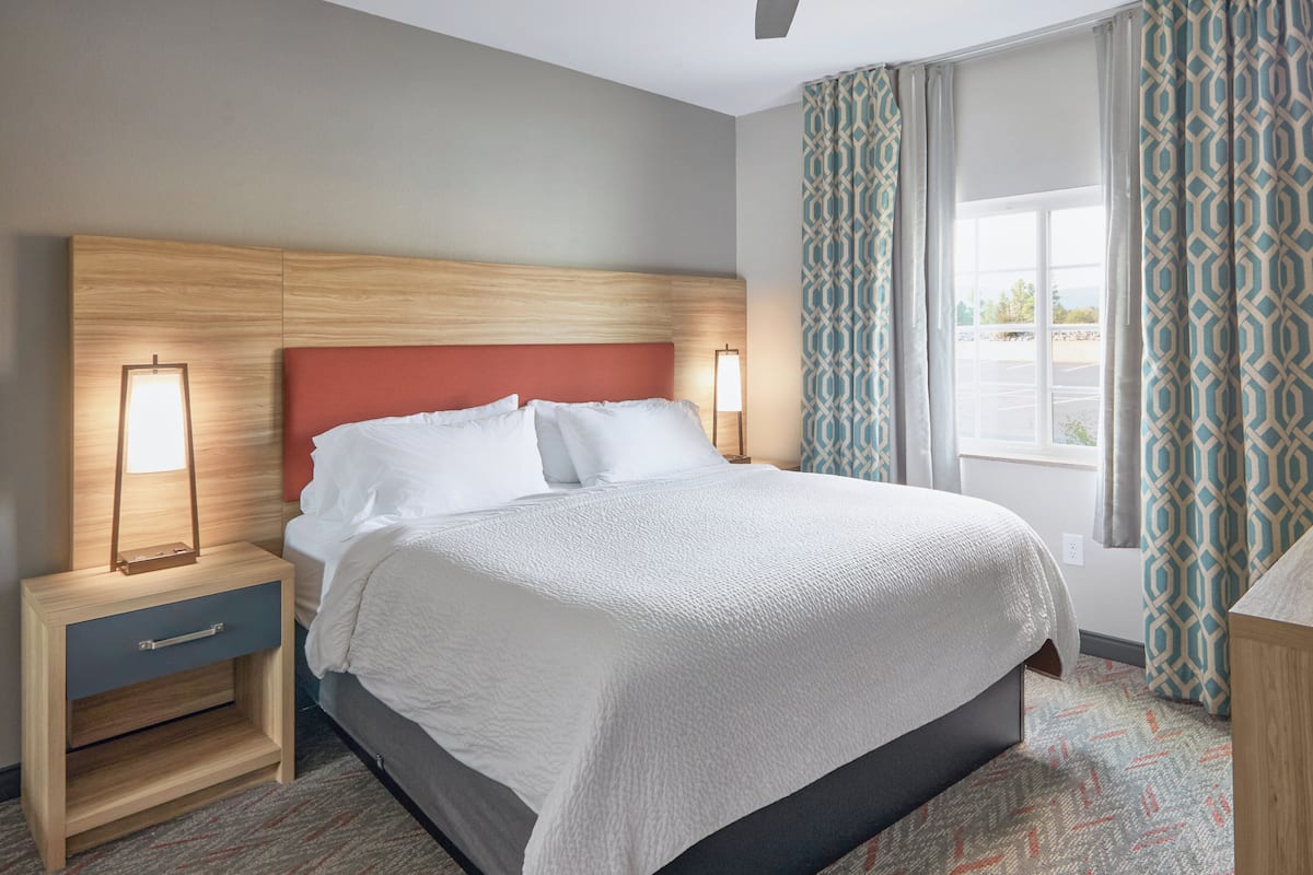 Sviitti, 1 makuuhuone, tupakointi kielletty | 1 makuuhuone, ylelliset vuodevaatteet, untuvapeitot