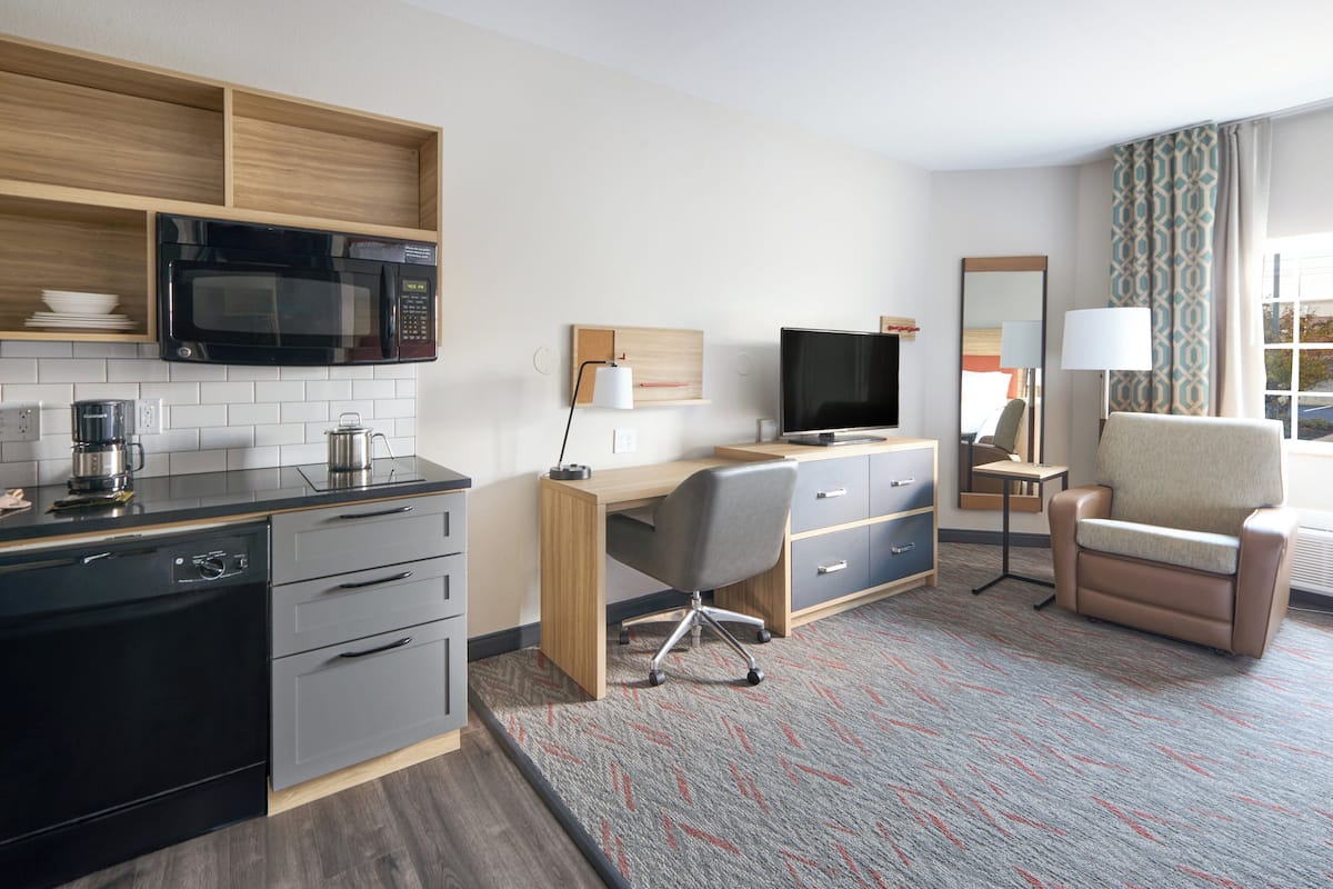 Studiosviitti, 2 parisÀnkyÀ, tupakointi kielletty | 1 makuuhuone, ylelliset vuodevaatteet, untuvapeitot