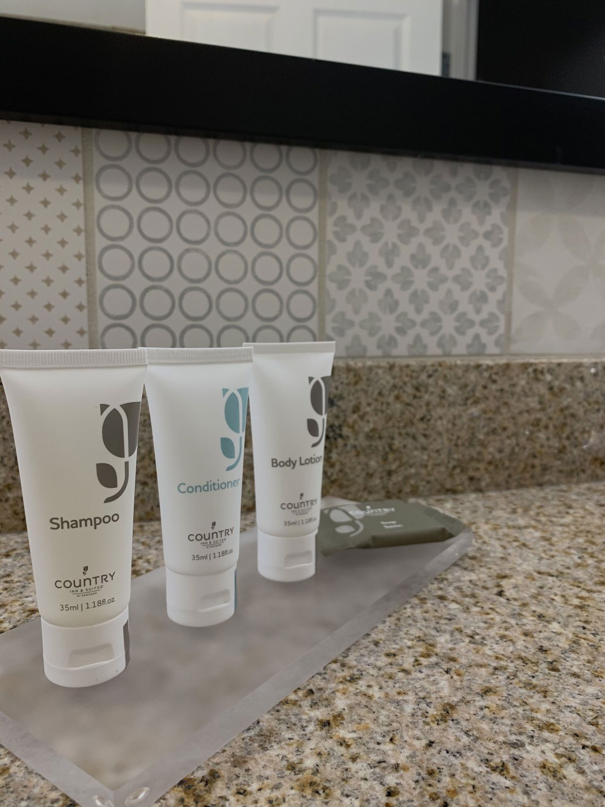 Commodités de la salle de bain | Articles de toilette (gratuits), séchoir à cheveux, serviettes fournies