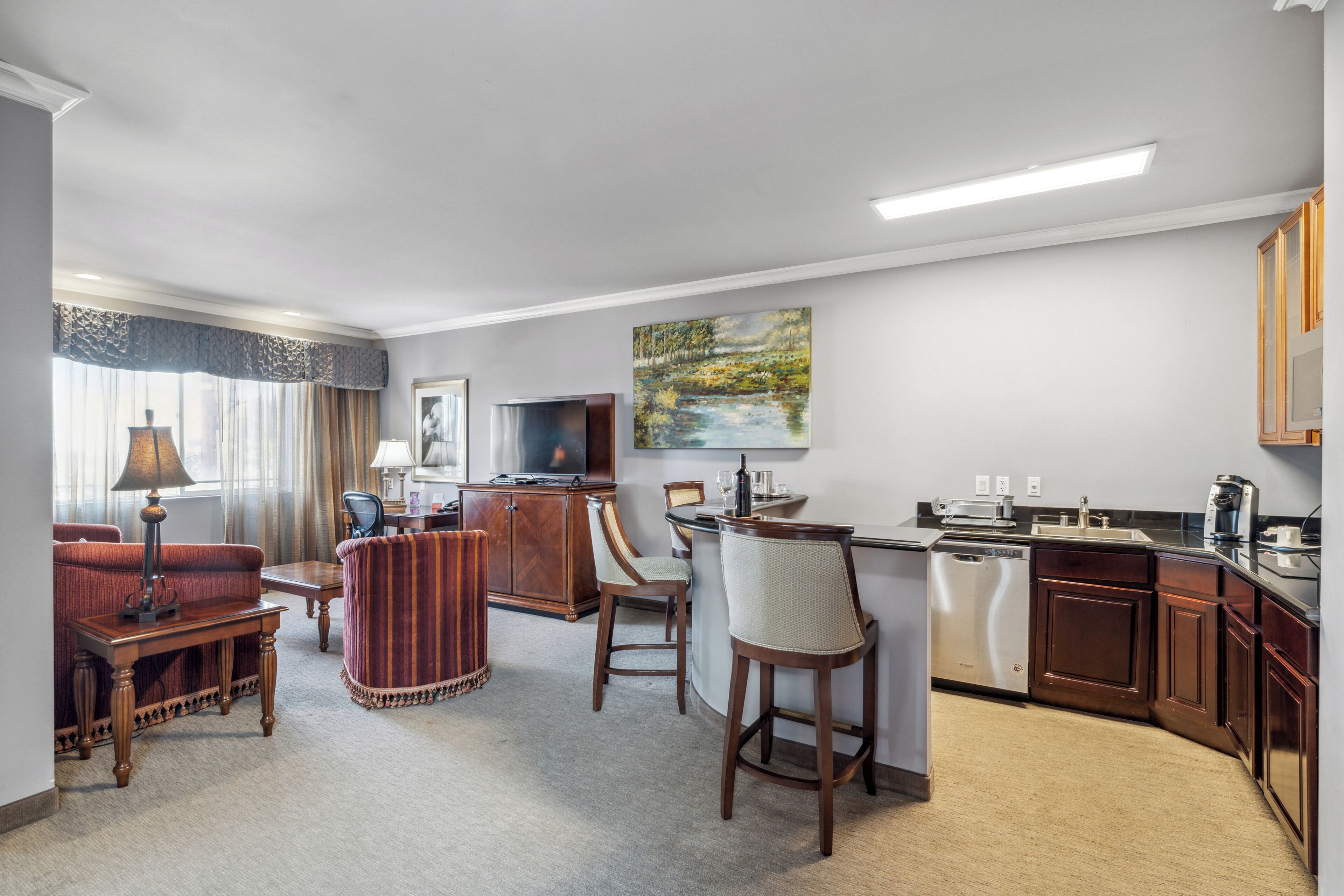 superior room, 1 king bed (premium king room) | 1 bedroom, premium bedding, pillow-top beds, in-room safe