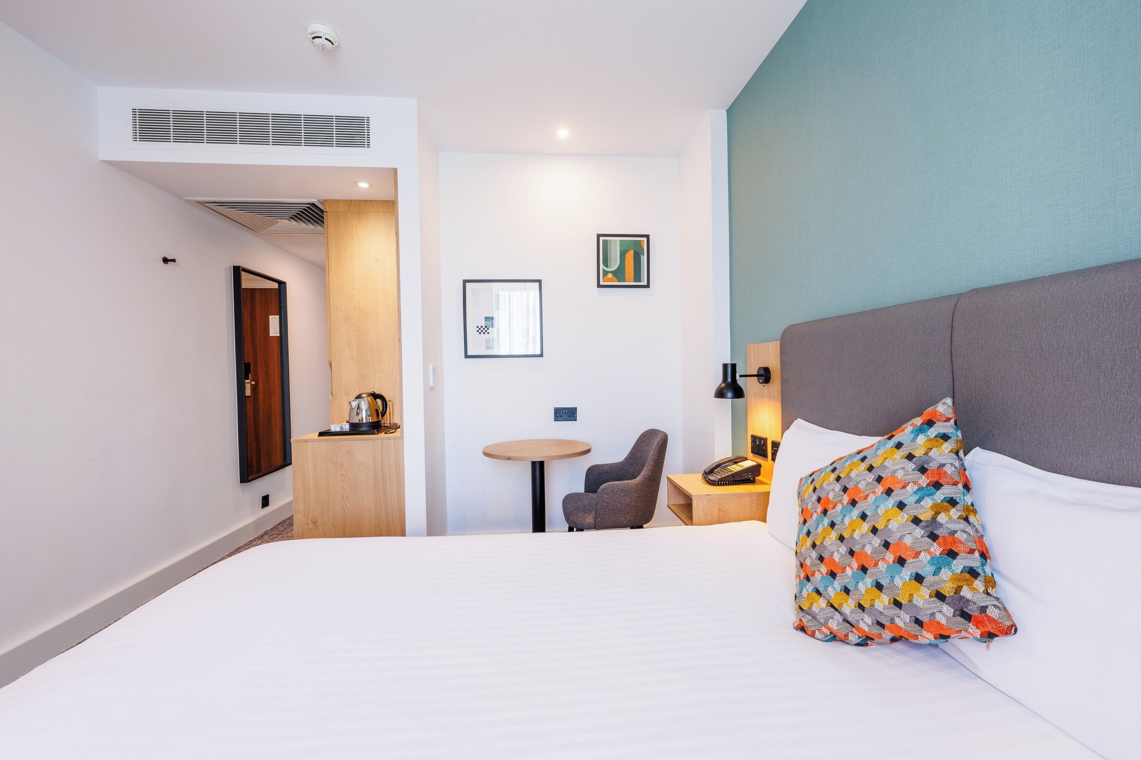 Standard Room, 1 Queen Bed (Walk-In Shower) | In-room safe, desk, blackout curtains, iron/ironing board