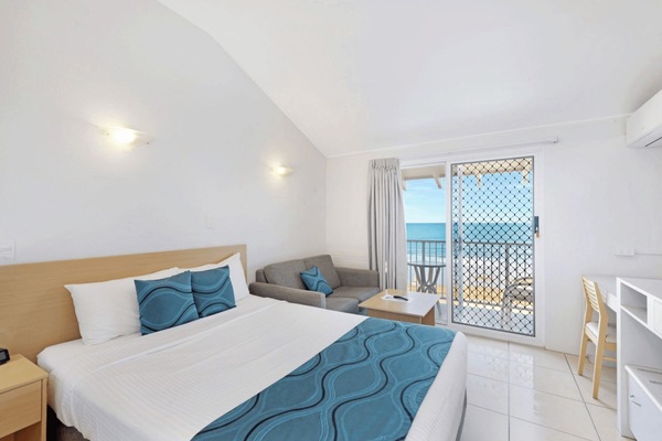 Estudi estàndard, vistes a l'oceà | Cortines opaques, planxa i posts de planxar i wifi gratuïta