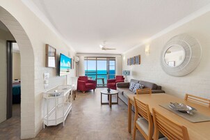 Deluxe Apartment, 2 Bedrooms, Ocean View | Living area | TV, books