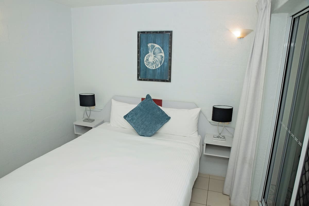 Standaard appartement, 1 slaapkamer | 2 slaapkamers, verduisterende gordijnen, een strijkplank/strijkijzer
