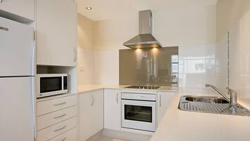 Full-sized fridge, microwave, stovetop, coffee/tea maker