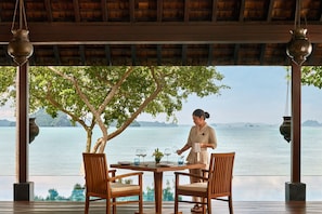 5 restaurants; lunch and dinner served  - Phulay Bay, a Ritz-Carlton Reserve (Krabi)