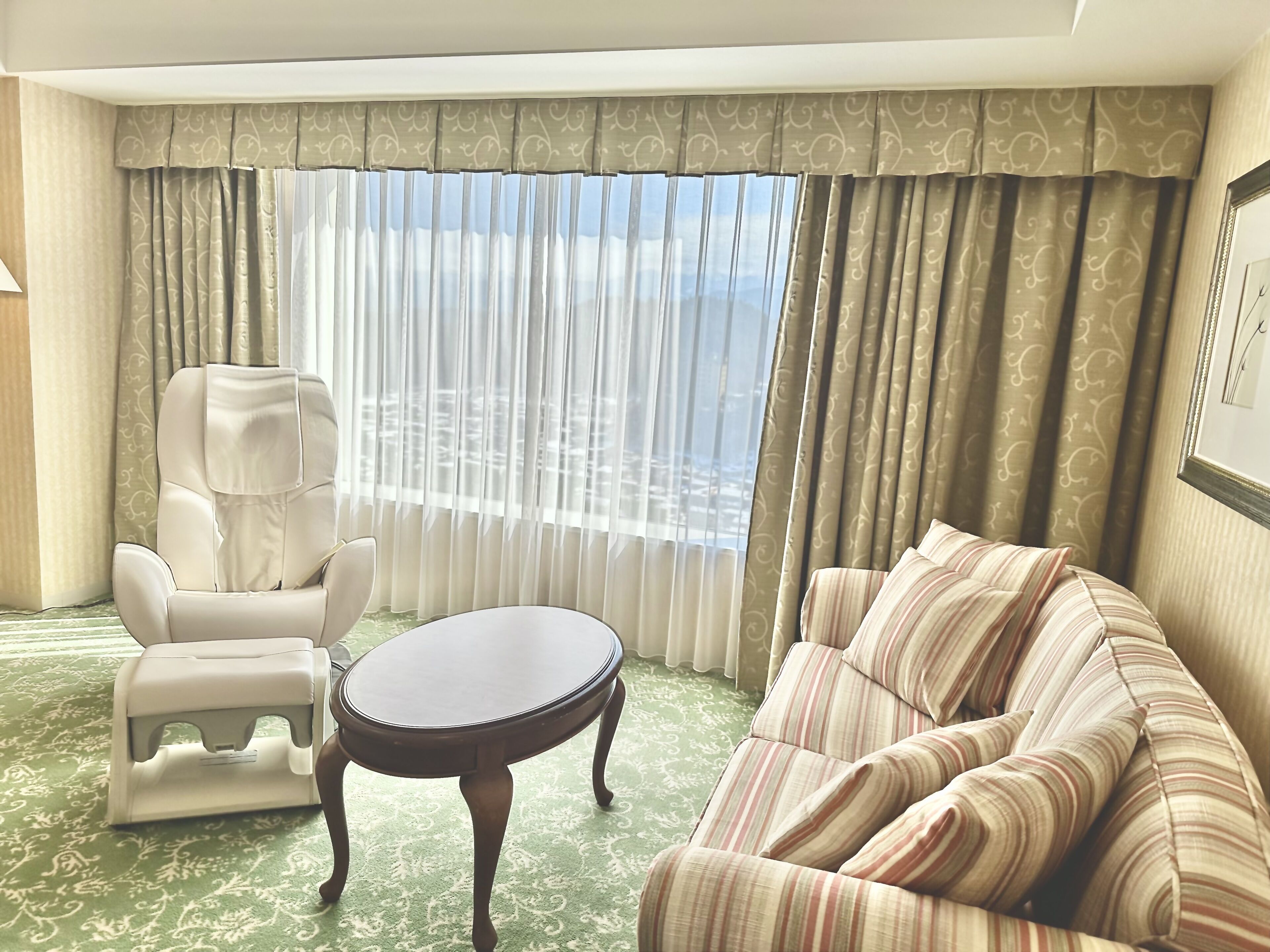 1 bedroom, down duvets, in-room safe, desk