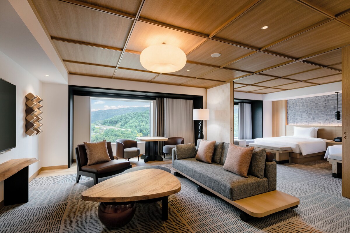 Premium Twin Room (Suite Room) | Down comforters, in-room safe, desk, blackout drapes