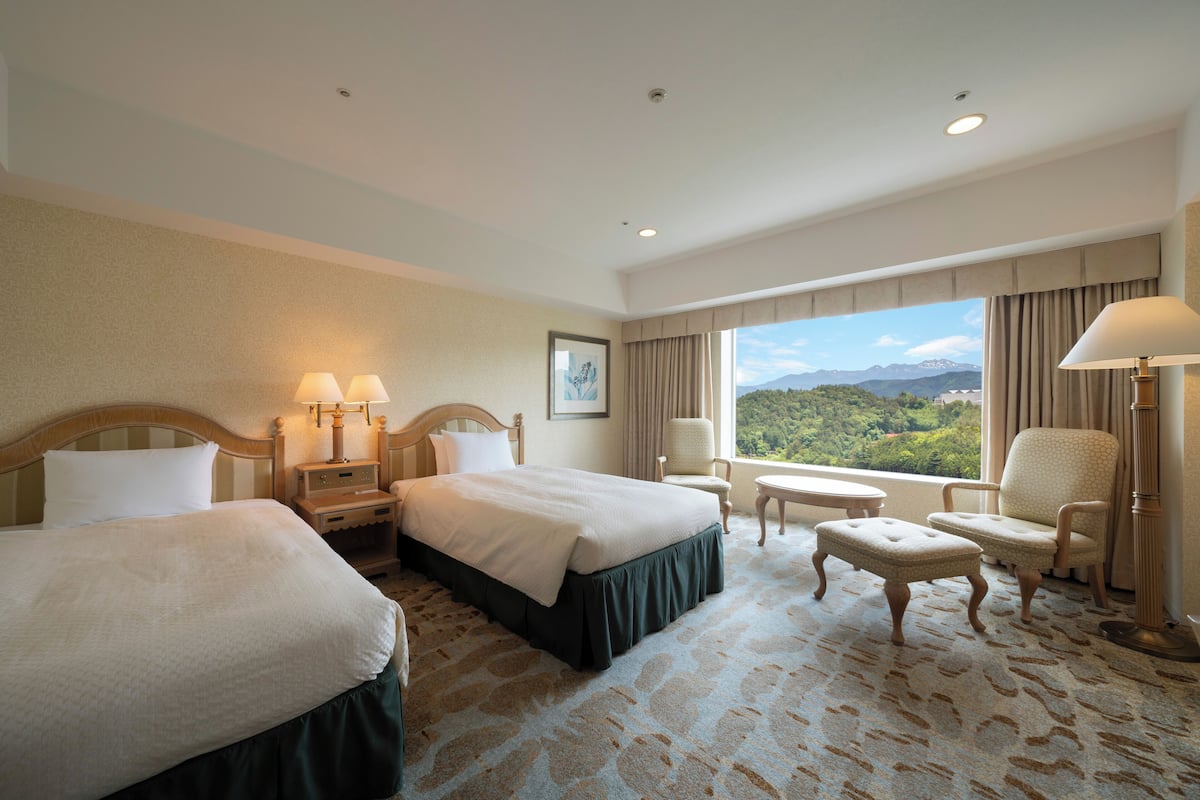 1 bedroom, down duvets, in-room safe, desk