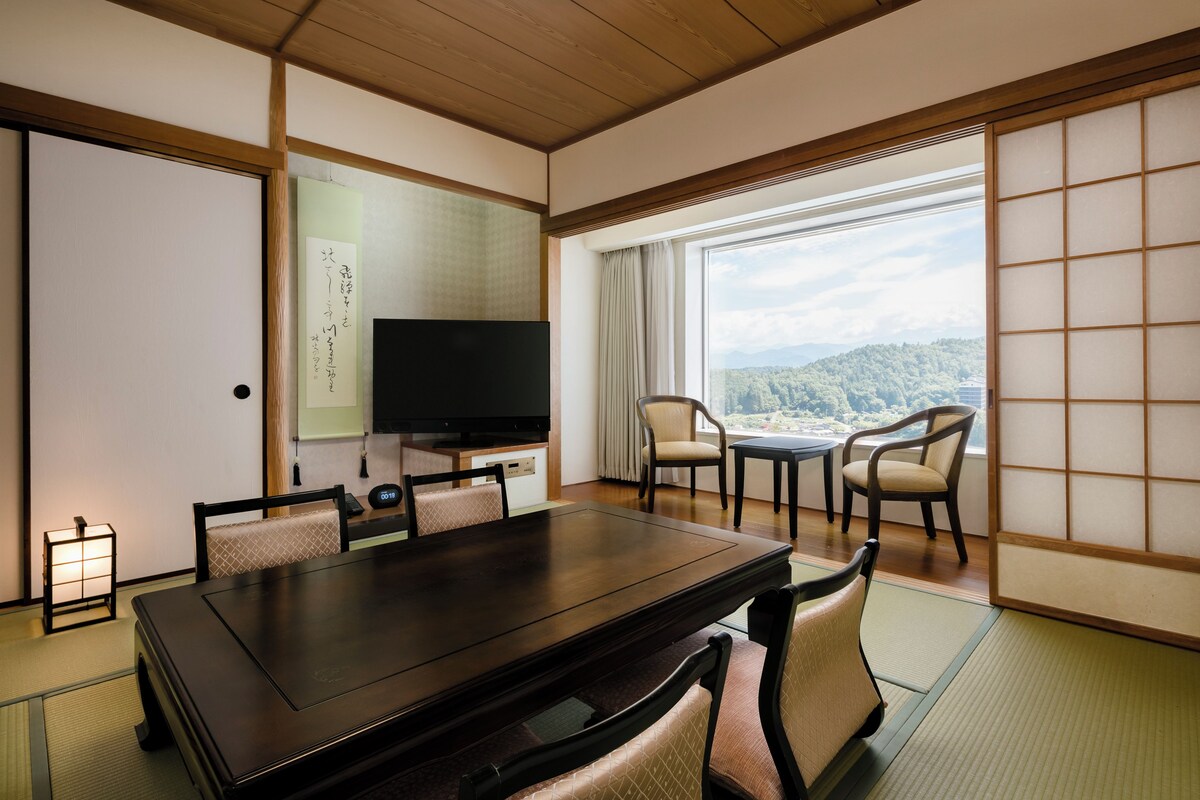 Japanese-style Room (Tatami Room) | Down comforters, in-room safe, desk, blackout drapes