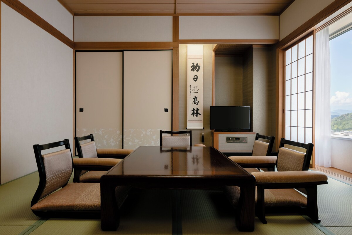 Japanese-style Room (Tatami Suite) | Down comforters, in-room safe, desk, blackout drapes