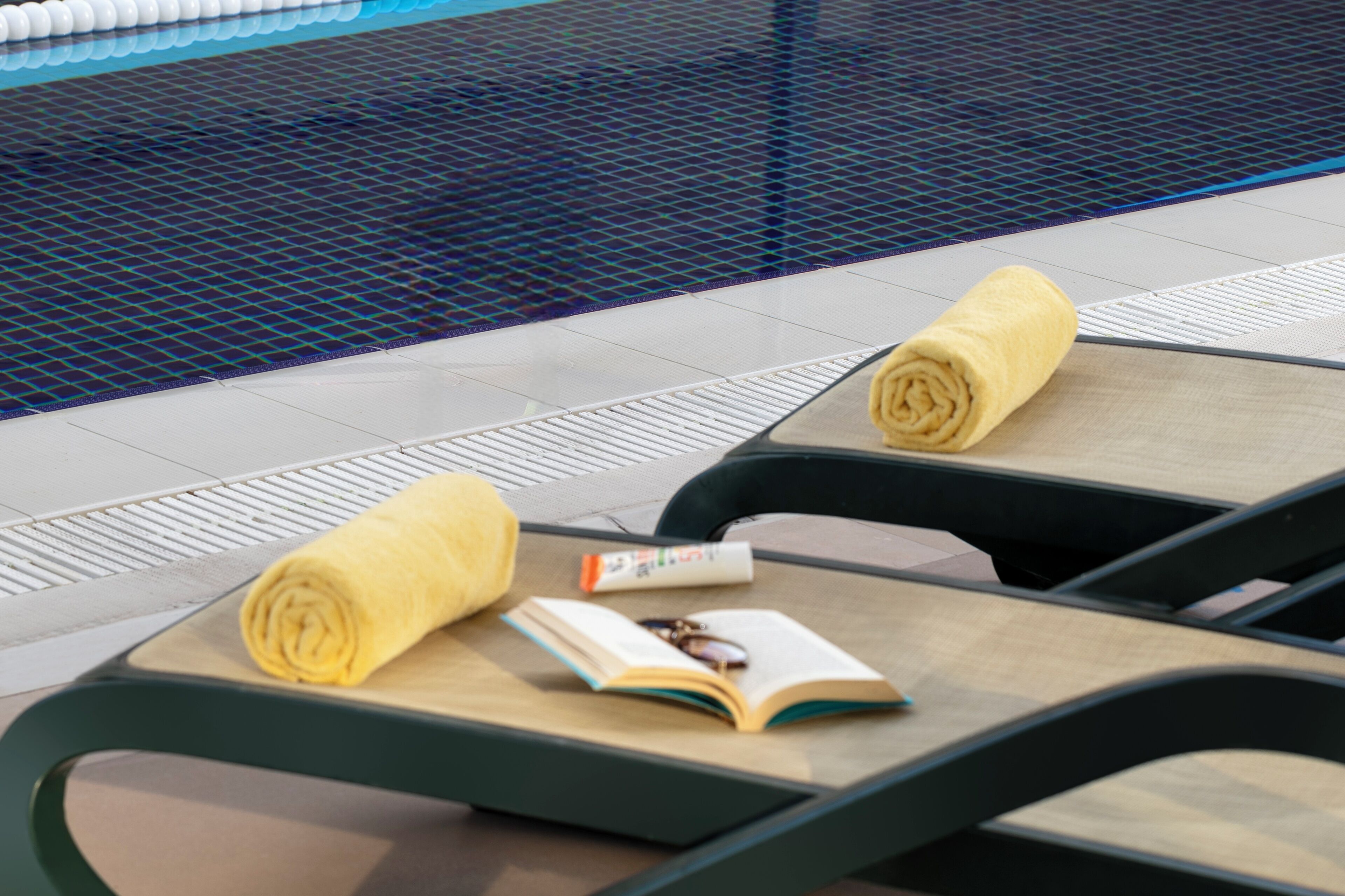 seasonal outdoor pool, pool loungers