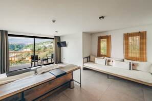 Premium Comfort Adults Only 18 | Minibar con artículos gratuitos, caja fuerte, escritorio