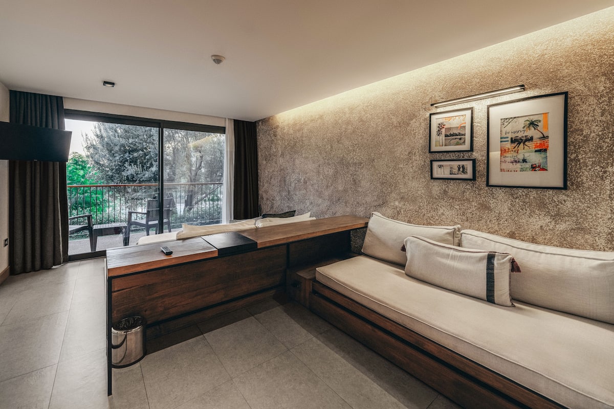 Premium Family Connection Partially Sea View | 1 bedroom, free minibar, in-room safe, desk