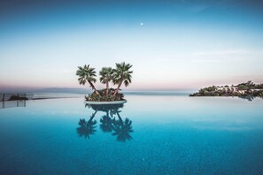 2 outdoor pools, pool umbrellas, sun loungers