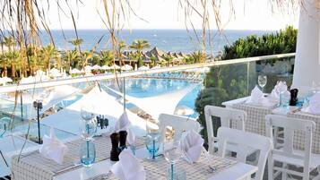 5 restaurants, breakfast, lunch, dinner served; barbecue