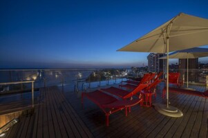 Outdoor pool, pool umbrellas, sun loungers