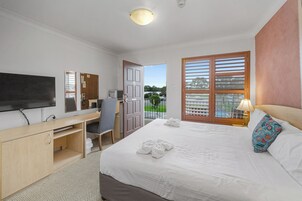 King | In-room safe, desk, iron/ironing board, free WiFi