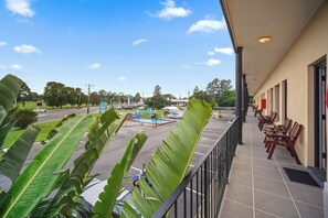 King | View from room - Country Plaza Motel Taree (Taree)