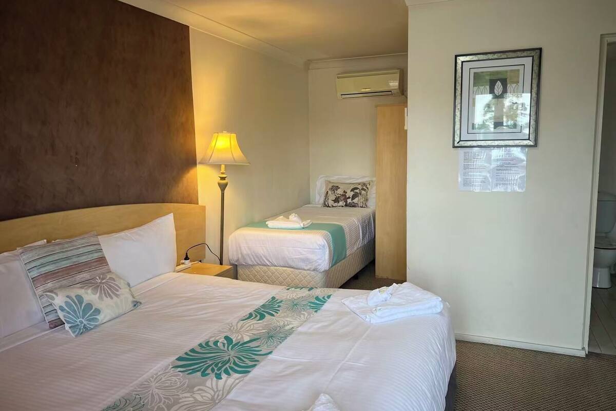 In-room safe, desk, iron/ironing board, free WiFi