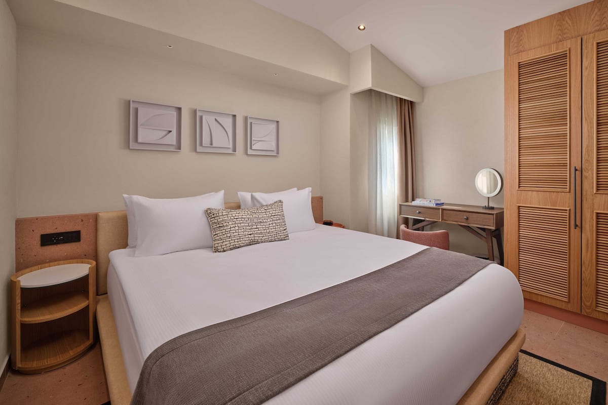 Lake Suite Direct Pool Access Adult Only +16 | Een minibar, een kluis op de kamer, gratis wifi, beddengoed