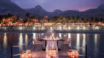 2 restaurants, serveren diner, visgerechten