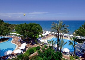 3 piscinas al aire libre