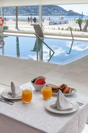 Free daily buffet breakfast - Hotel Montecarlo Spa & Wellness (Roses)