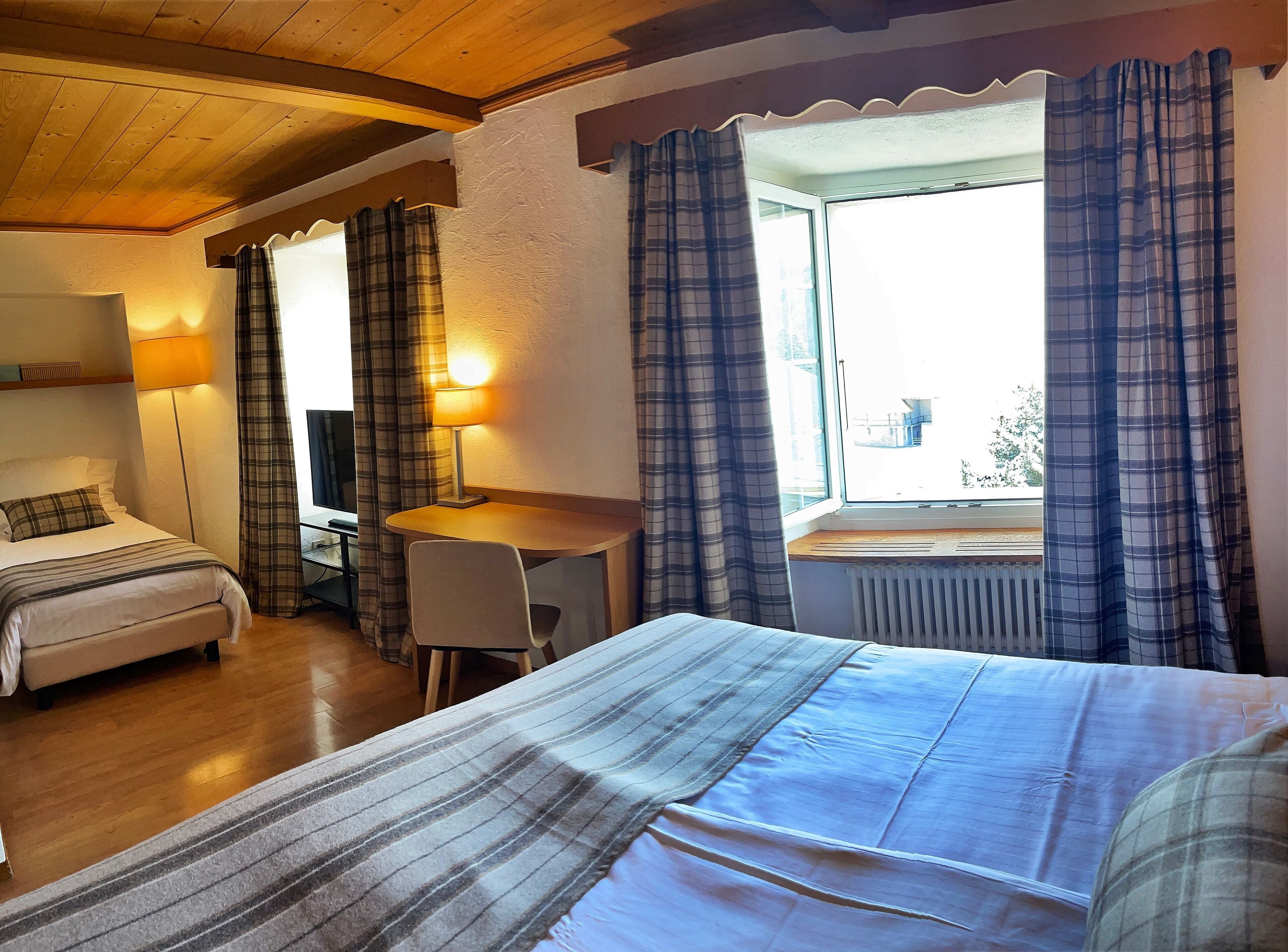 deluxe triple room | minibar, in-room safe, desk, blackout curtains