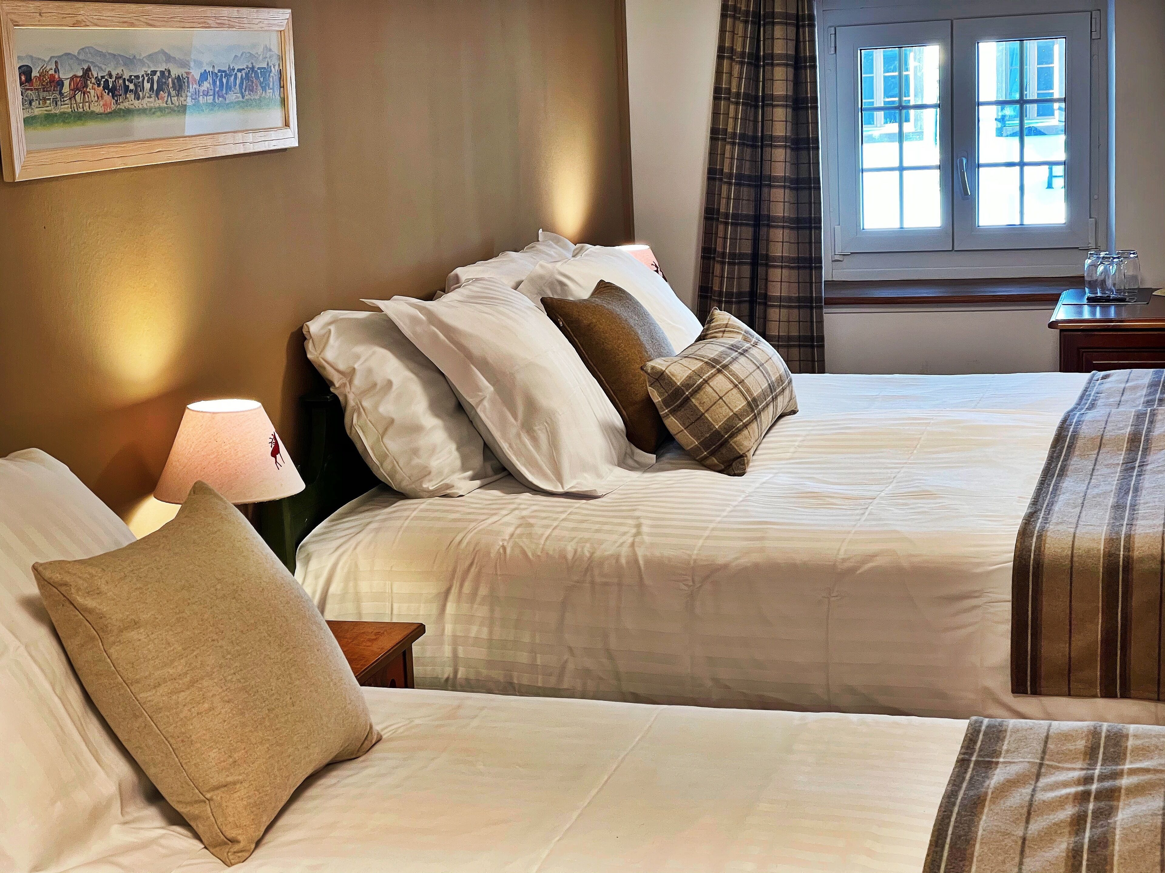 family room | minibar, in-room safe, desk, blackout curtains