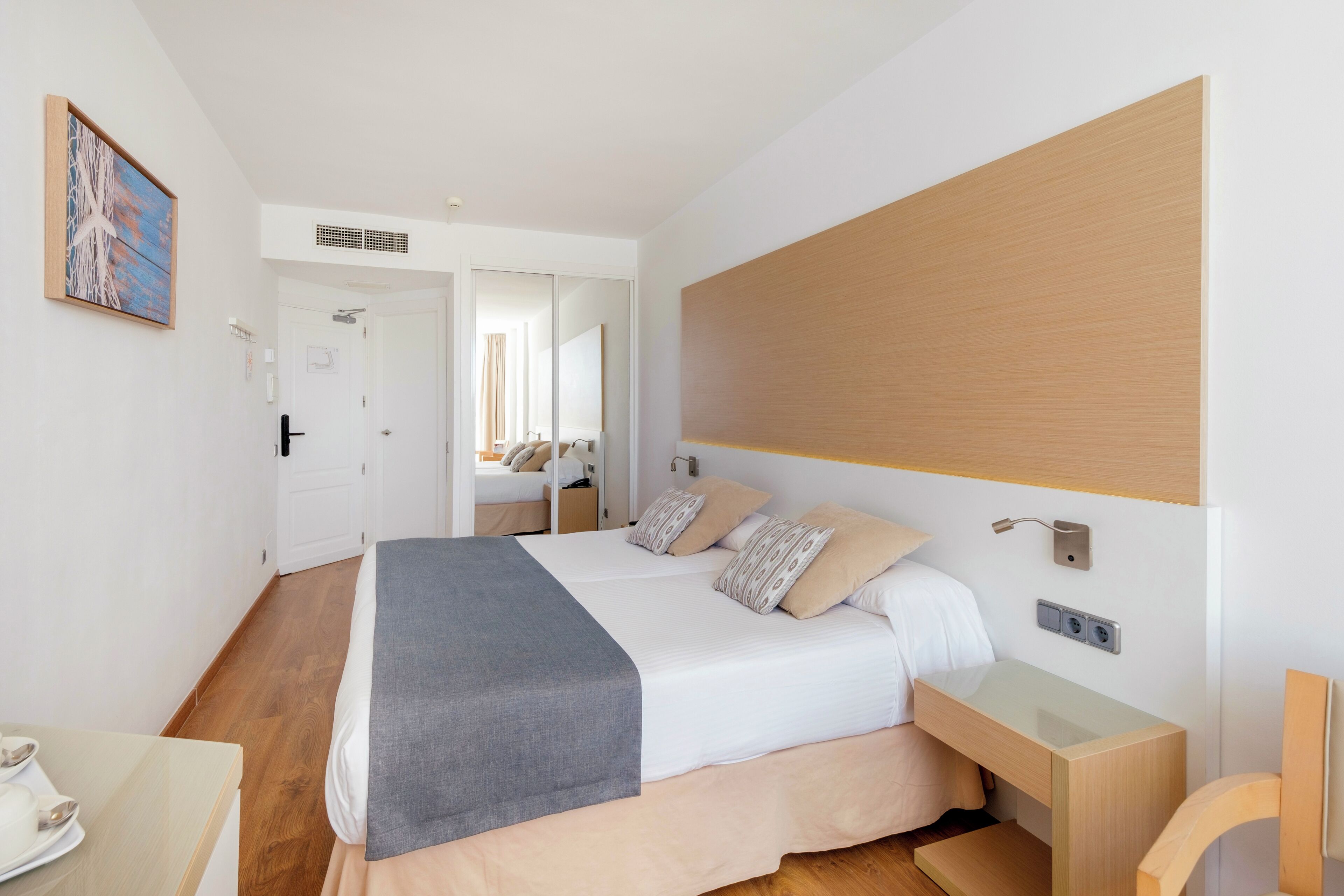 Couette en duvet d'oie, minibar, coffres-forts dans les chambres, bureau