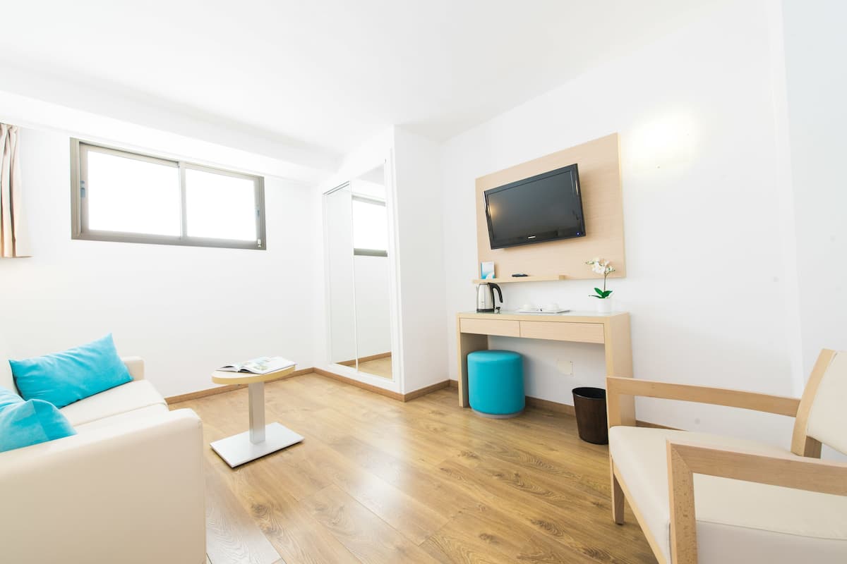 Panoramic Suite, Sea View | 1 bedroom, down duvets, minibar, in-room safe