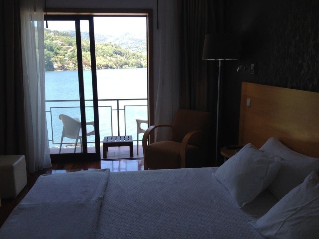 Chambre Double, vue fleuve (Balcony)