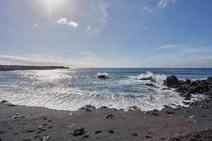 在海滩、白沙、排球