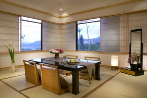 Japanese Style Quadruple Room | In-room safe, free WiFi, bed sheets - Spring City Resort (Taipei)