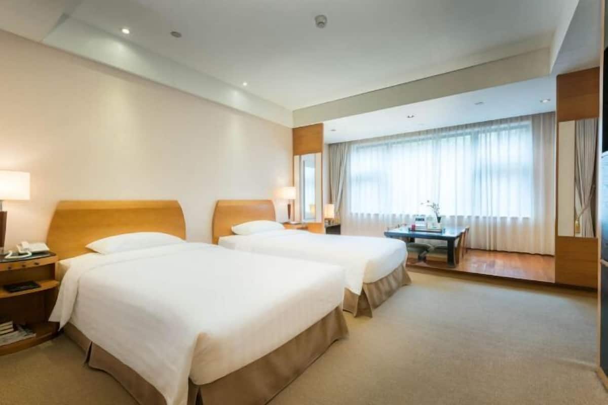 Cofres nos quartos, Wi-Fi de cortesia, roupa de cama