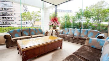 Sala de estar en el lobby