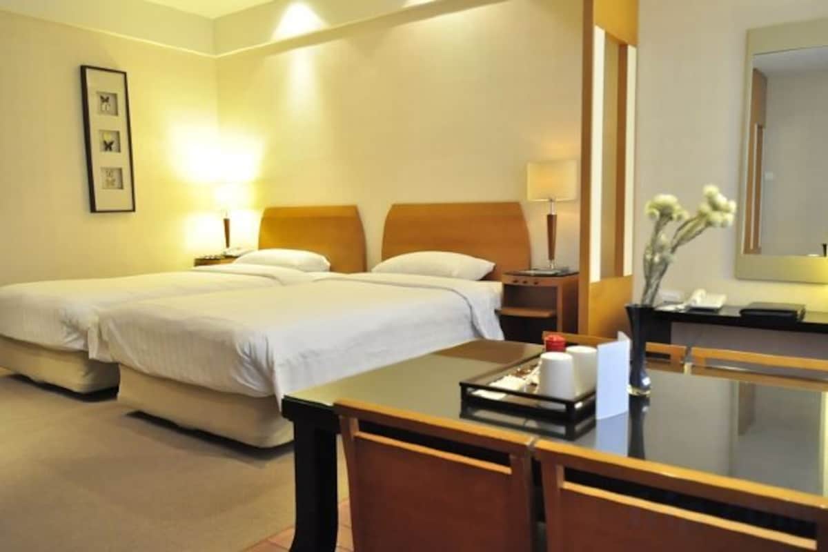 Caja de seguridad en la habitación, wifi gratis y ropa de cama