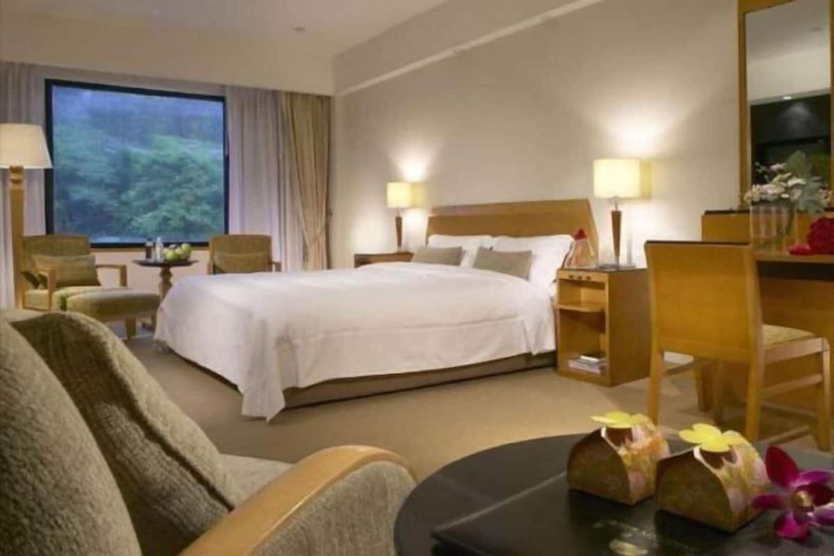 Cofres nos quartos, Wi-Fi de cortesia, roupa de cama