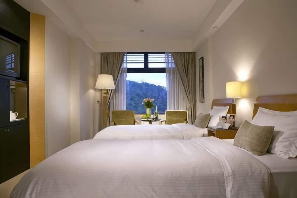 Cofres nos quartos, Wi-Fi de cortesia, roupa de cama