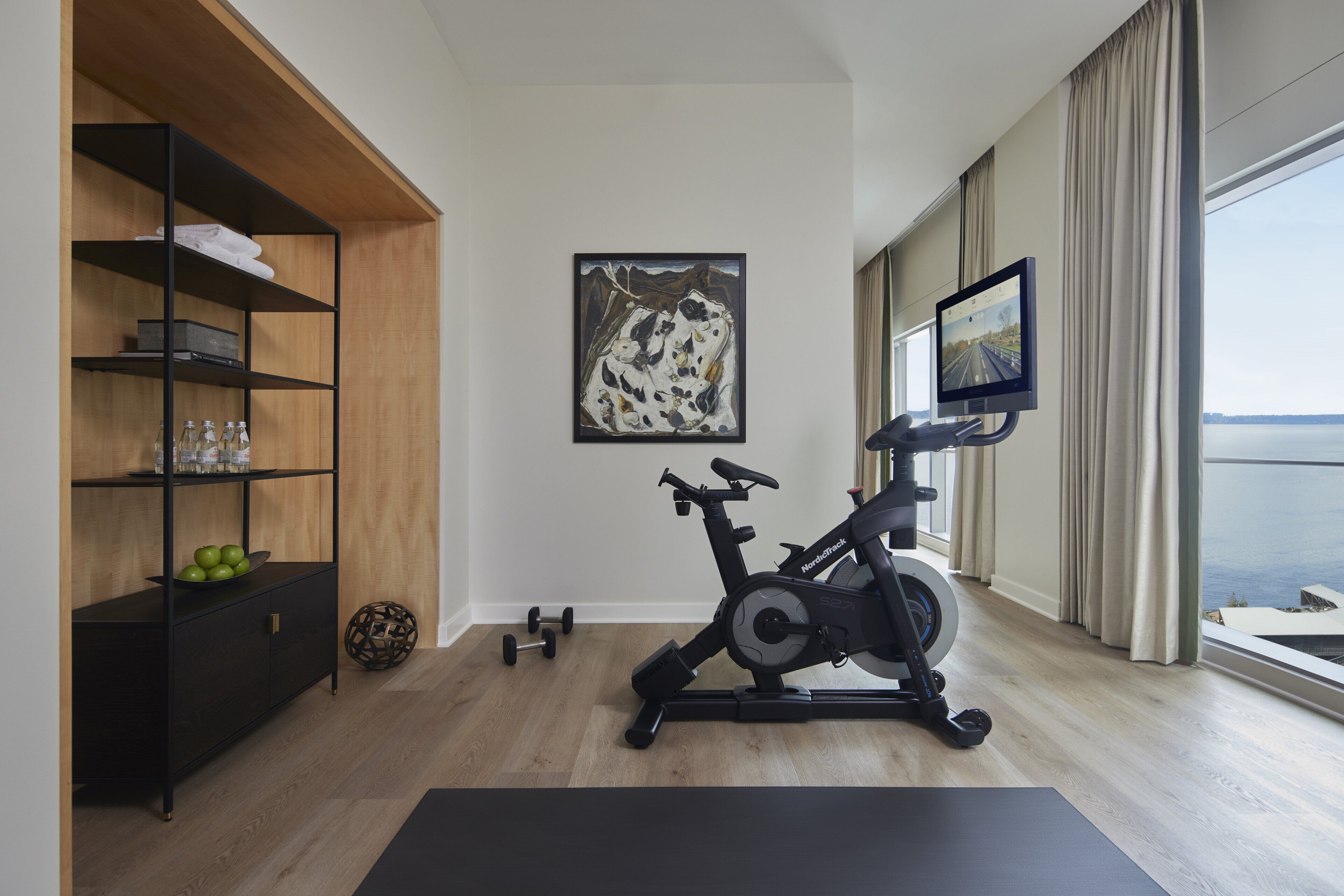 presidential suite | hypo-allergenic bedding, down duvets, pillow-top beds, minibar