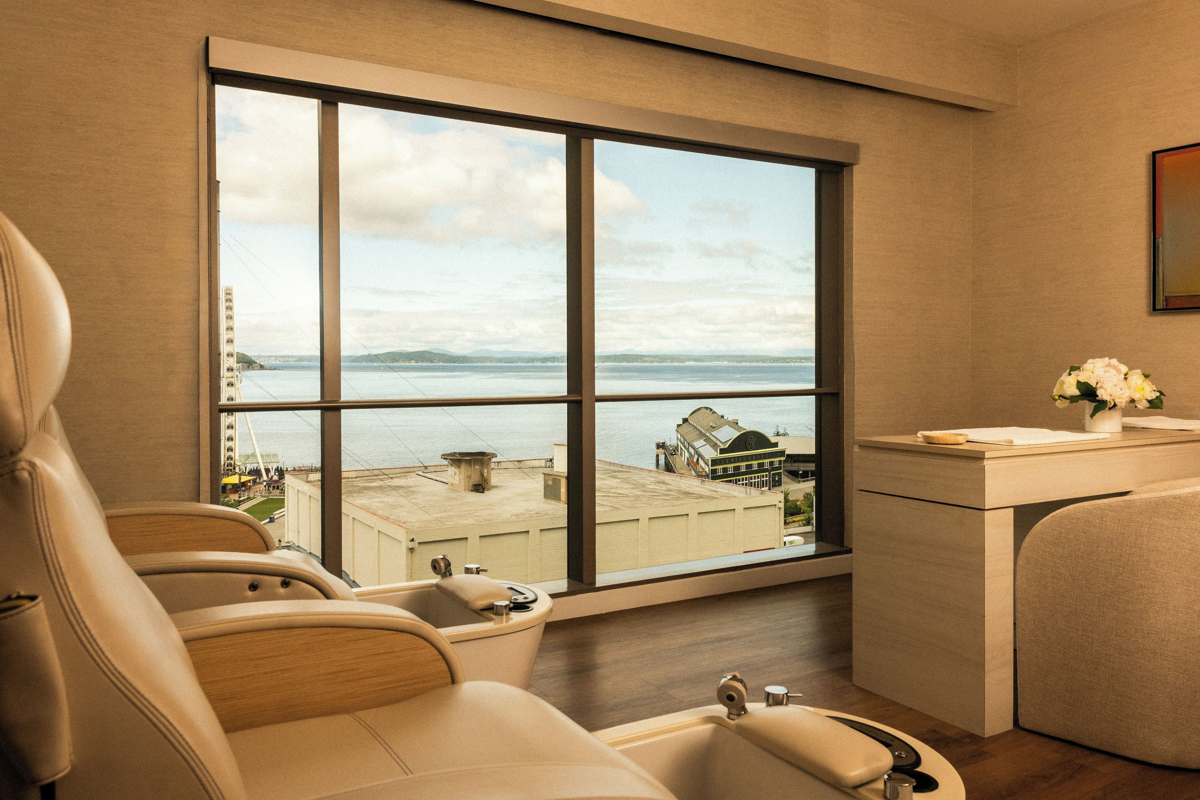 Couples treatment rooms, body treatments, aromatherapy, body wraps