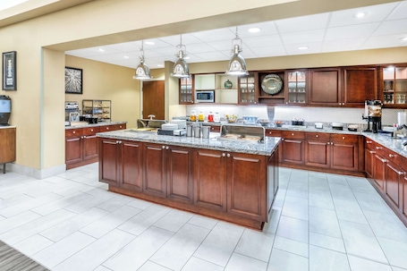 Free daily buffet breakfast . Homewood Suites by Hilton Denver - Littleton