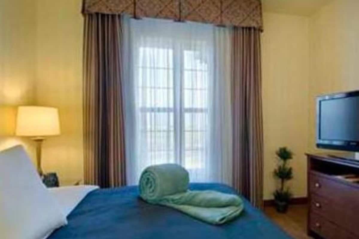 In-room safe, iron/ironing board, free WiFi, bed sheets